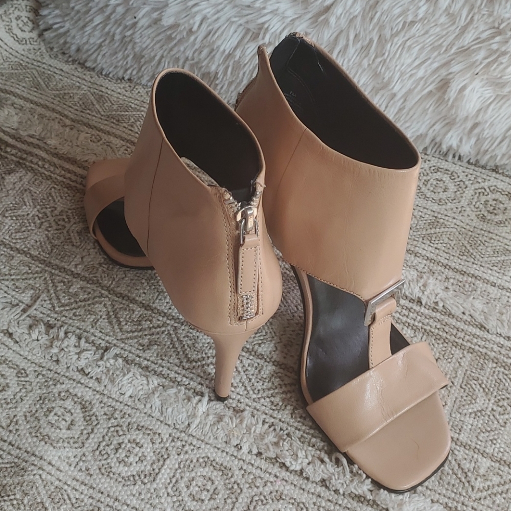 Nine West heals, beigh, size 7, new
